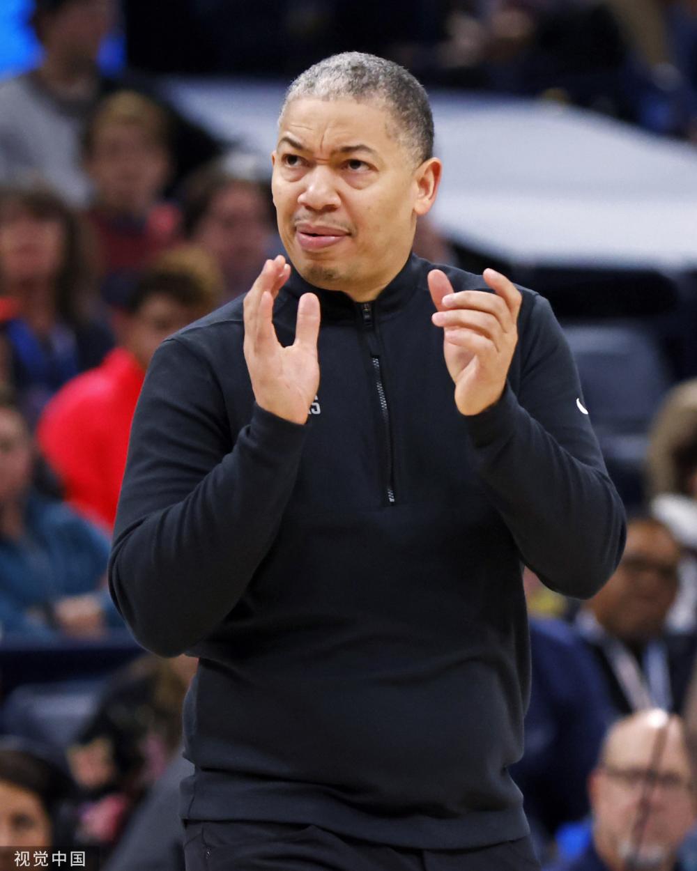 [NBA]罗林斯走底线突分 库兹马三分稳稳命中.