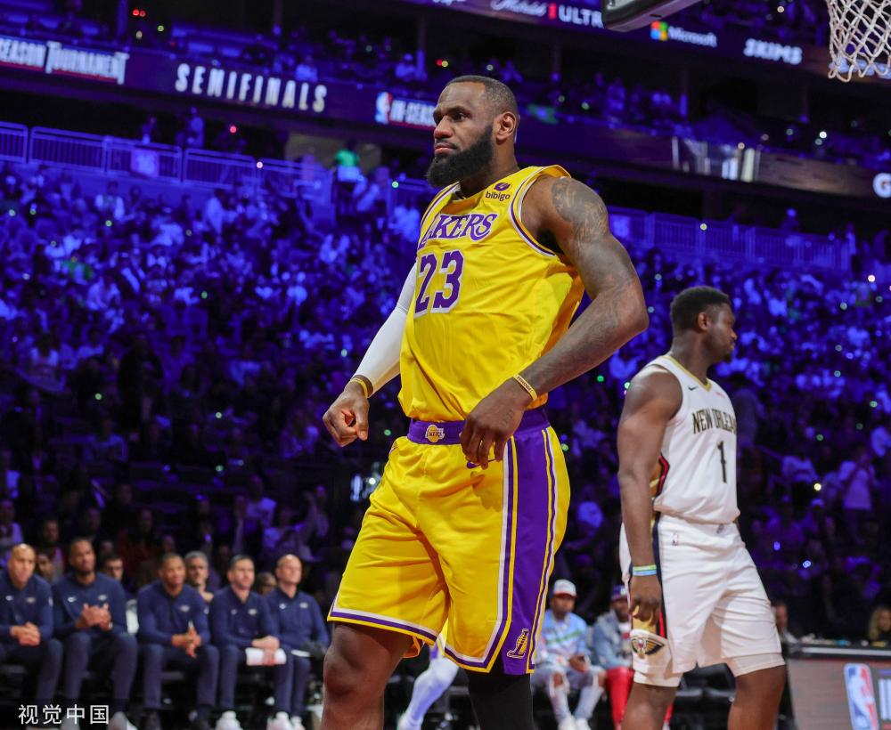 他的一举一 他的一举一