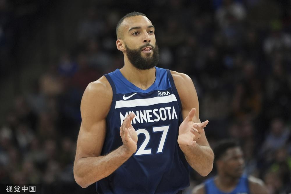 毛伟杰、朱鹏宇替补待命,两人昨日还在国青队征战U20亚洲杯.